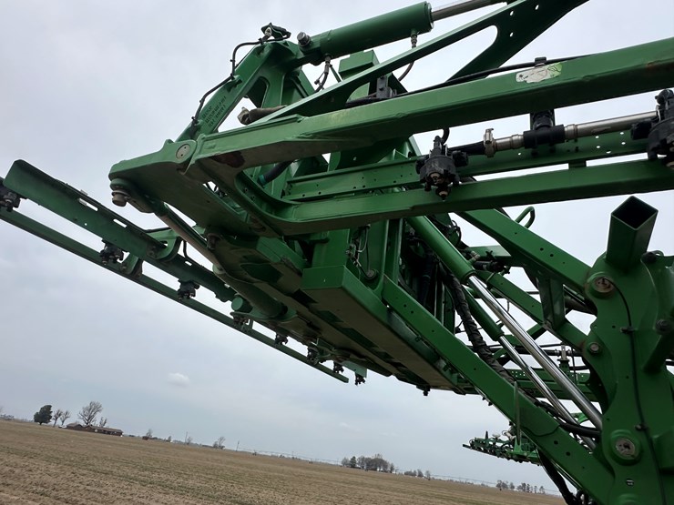 2021-john-deere-r4044-image-75