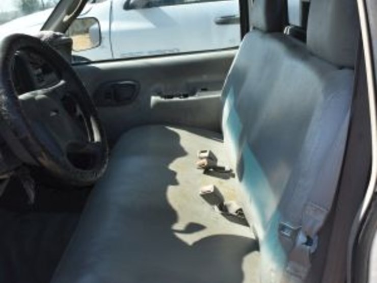 2000-chevrolet-3500-image-9