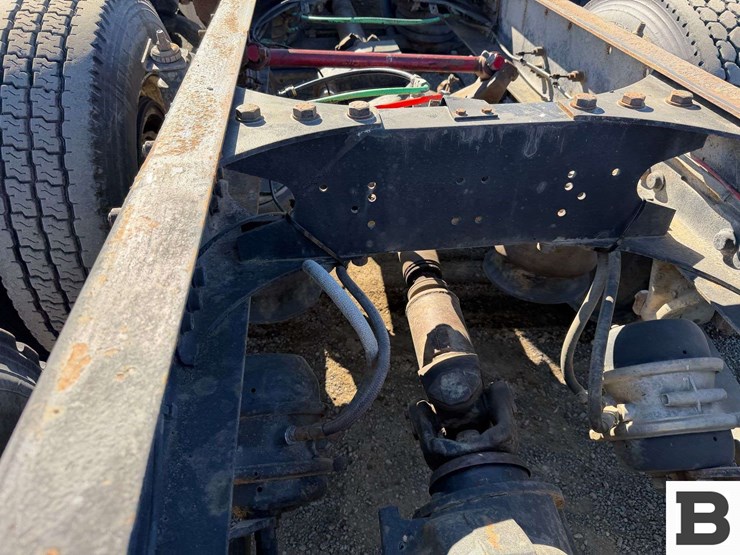 1992-freightliner-fld120-image-27