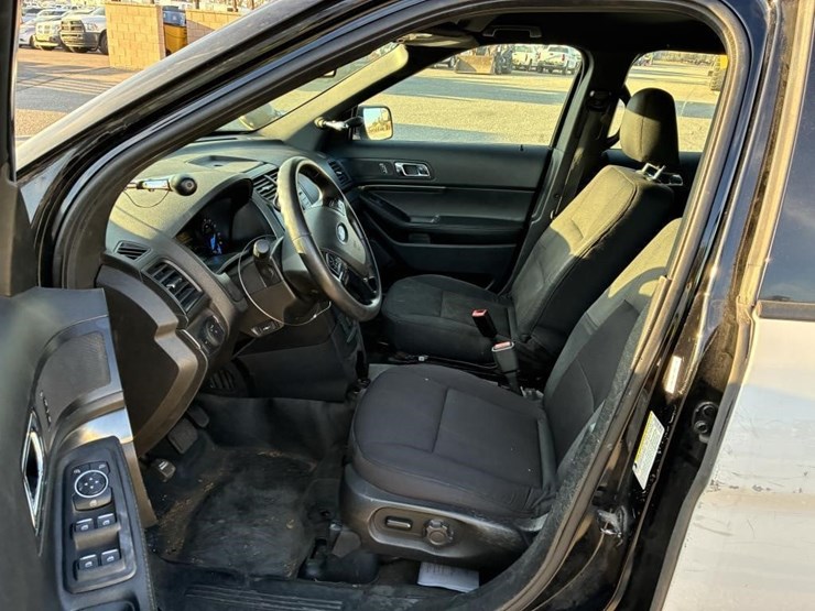 2018-ford-explorer-image-12