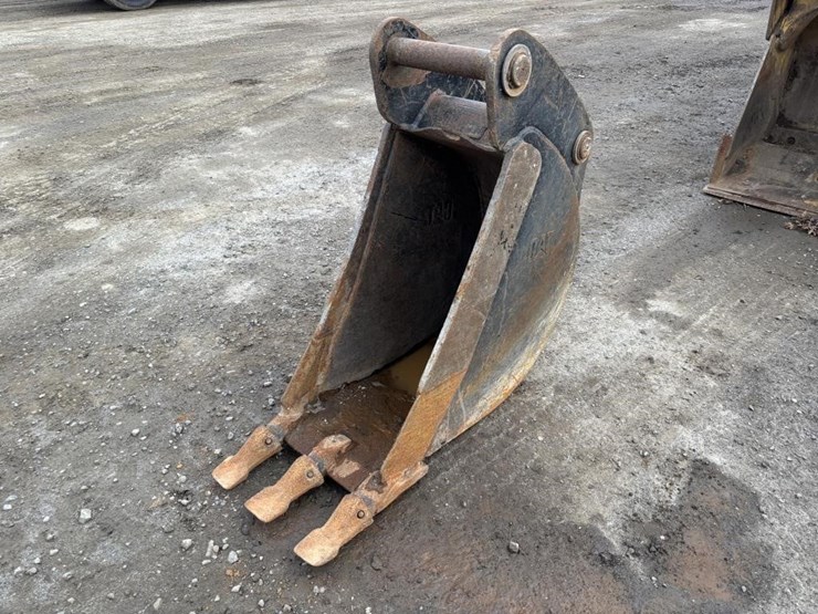 caterpillar-420-image-1