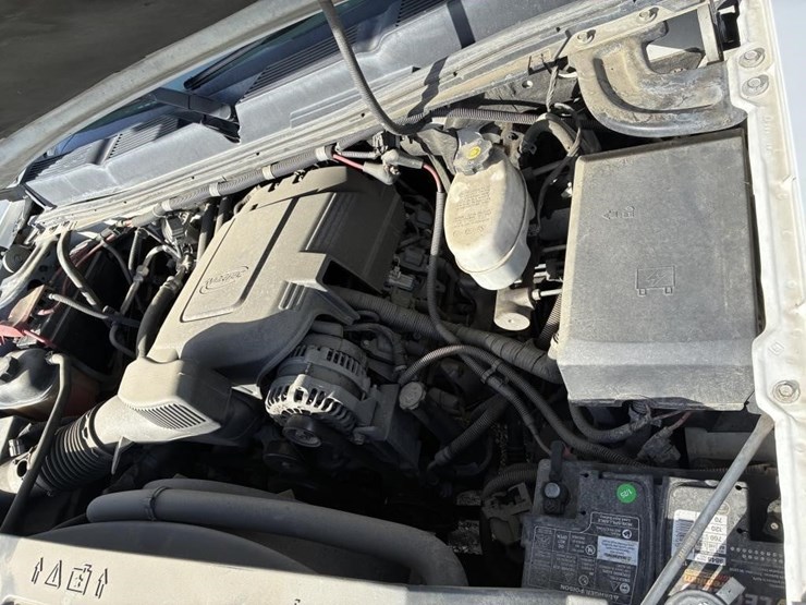 2013-chevrolet-3500-image-7