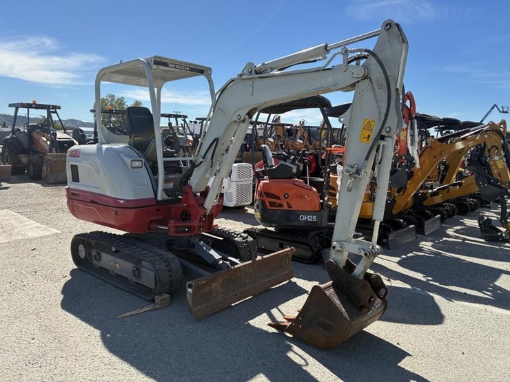 2021-takeuchi-tb230-image-2