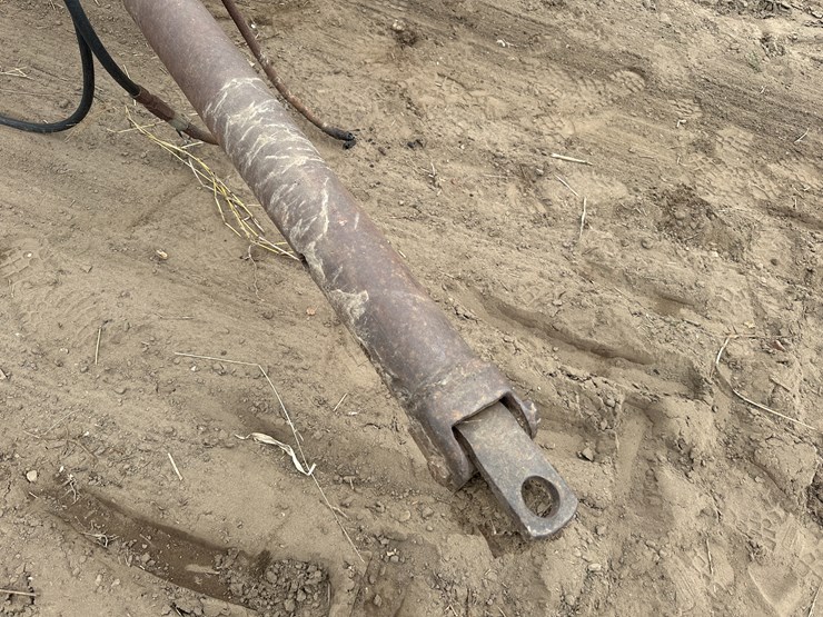 john-deere-810-image-21