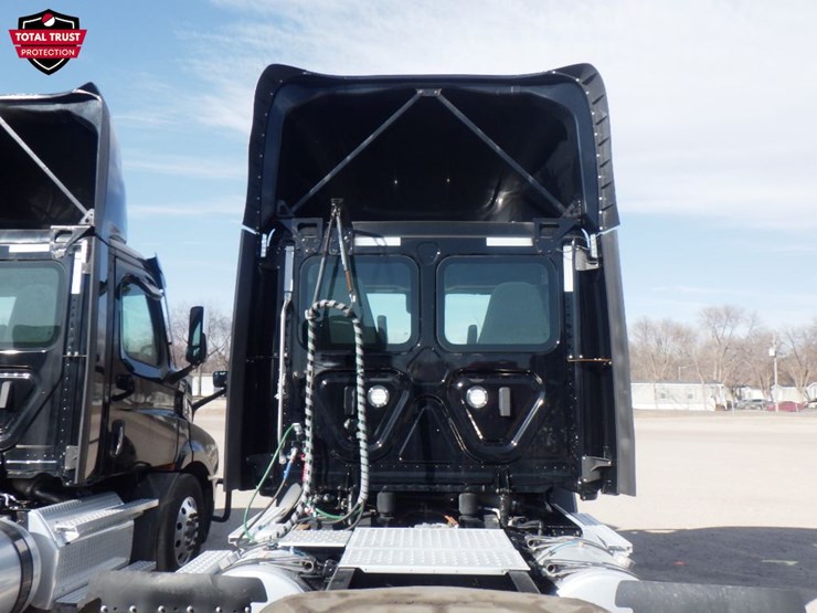 2022-freightliner-cascadia-116-image-10