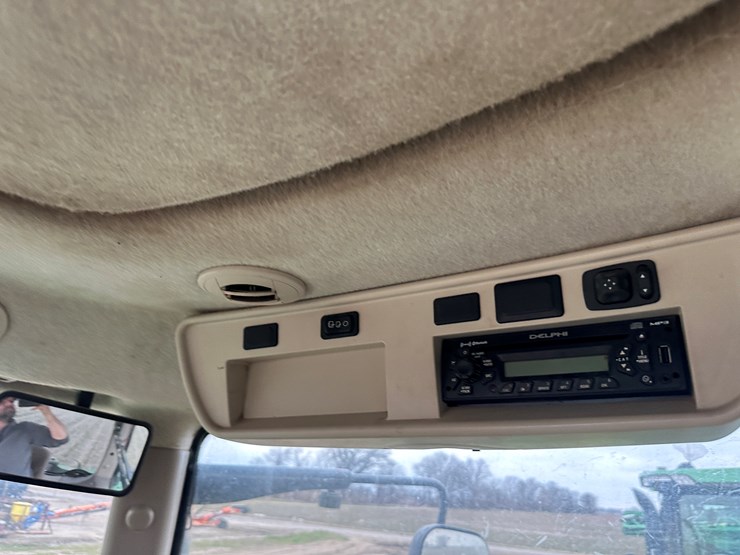 2012-john-deere-8335r-image-68