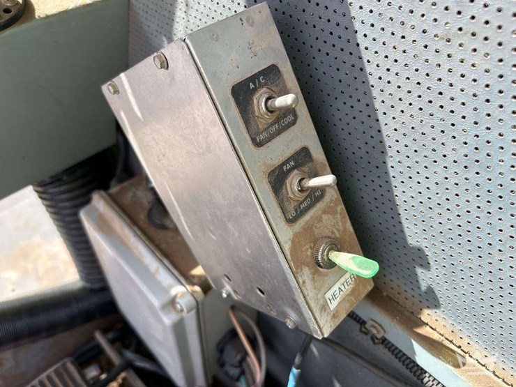 2015-kenworth-t880-image-32