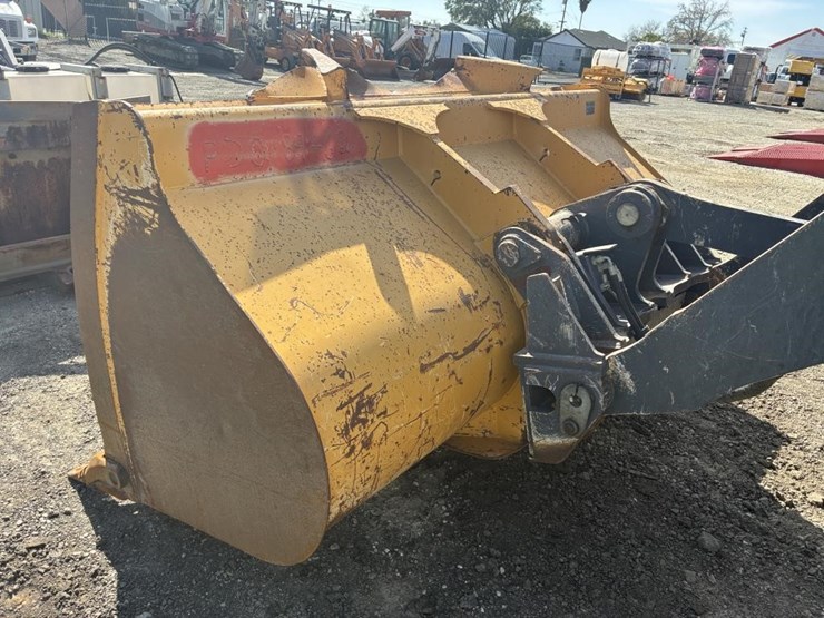 2018-deere-624k-image-8