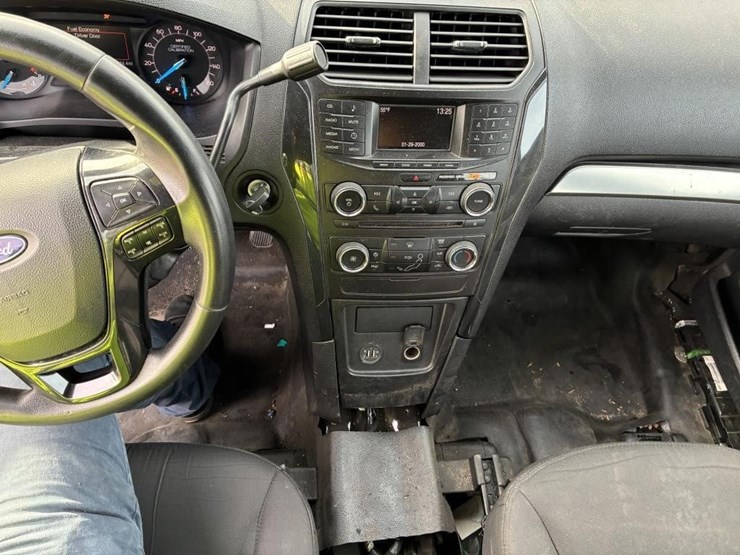 2018-ford-explorer-image-15