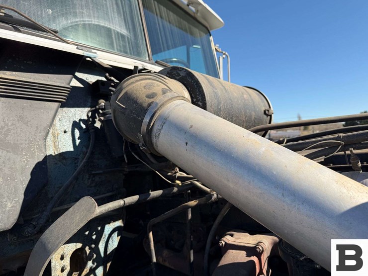 1992-freightliner-fld120-image-48