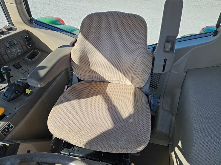 2014-john-deere-6140m-image-17