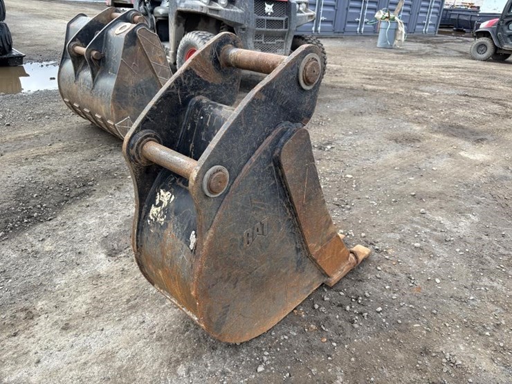 caterpillar-420-image-3