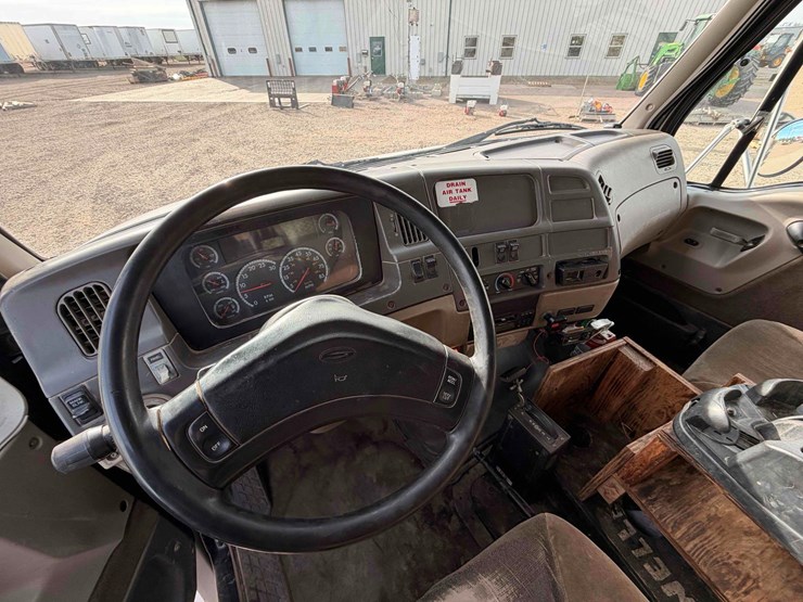 2001-tk-sterling-m5500-chassis-image-22