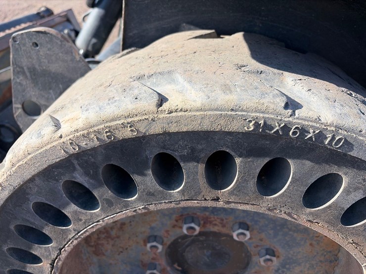 2016-jcb-135-image-27