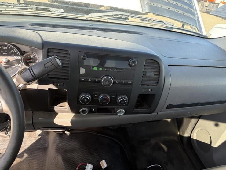 2012-chevrolet-2500-image-11