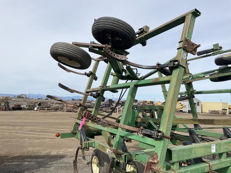 john-deere-24-image-11