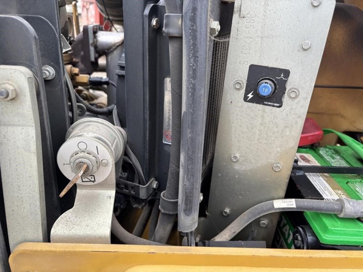 caterpillar-cb24-image-31