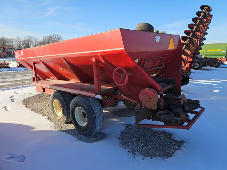 #205379-•-chandler-litter-spreader-image-5