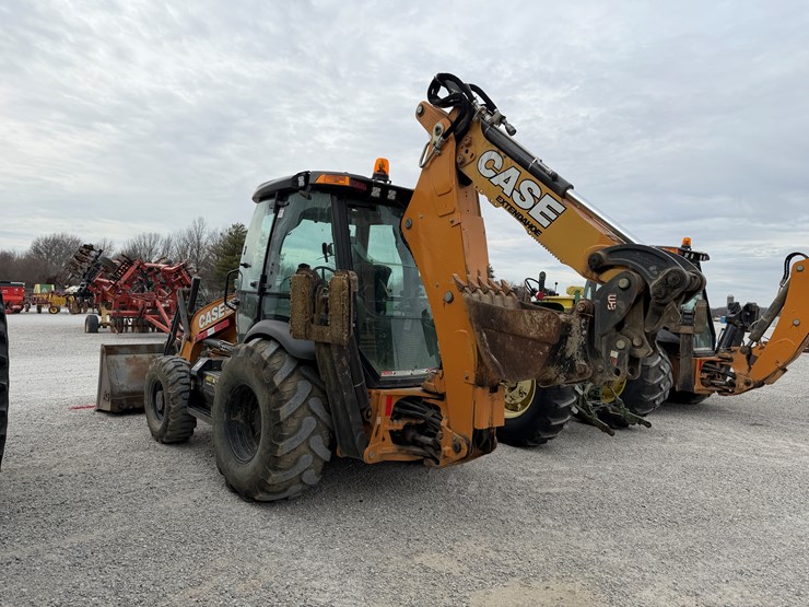 2022-case-580sn-image-18