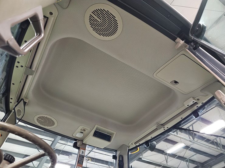 2020-john-deere-6145m-image-15