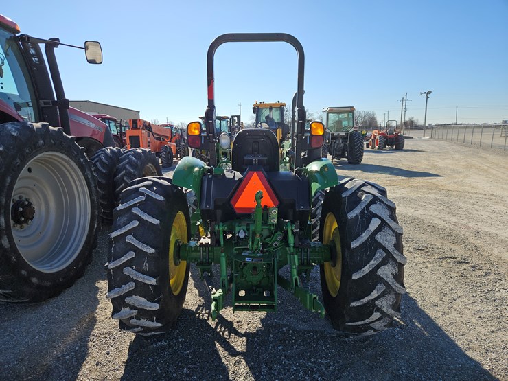 2018-john-deere-5075e-image-11