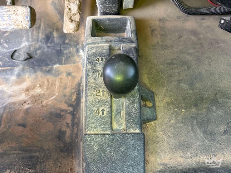 2016-chevrolet-silverado-4x4-crew-cab-pickup-truck-image-17