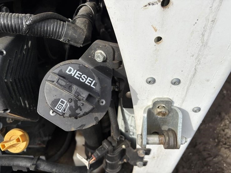 2021-bobcat-s590-image-21