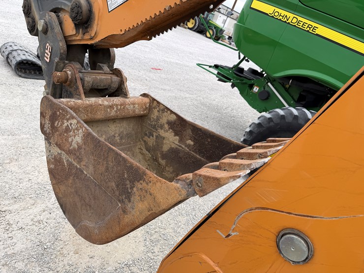 2022-case-580sn-image-23