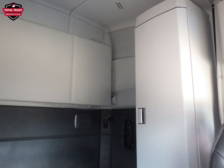 2023-kenworth-t680-image-21