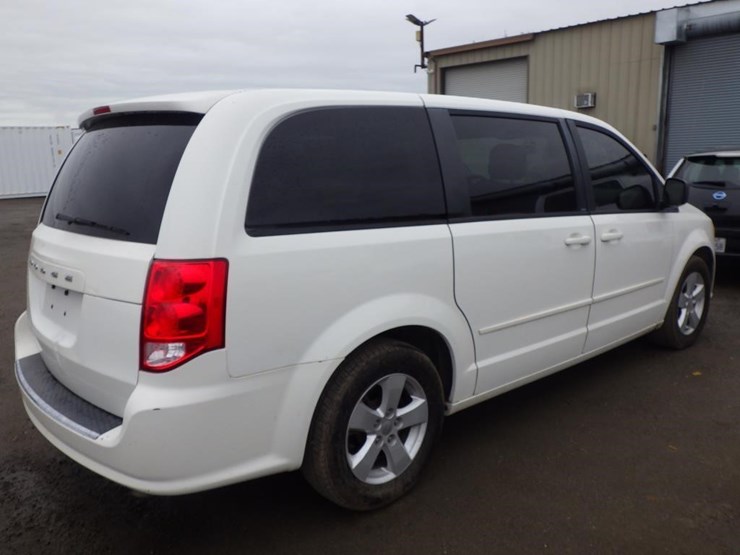 2013-dodge-grand-caravan-image-3