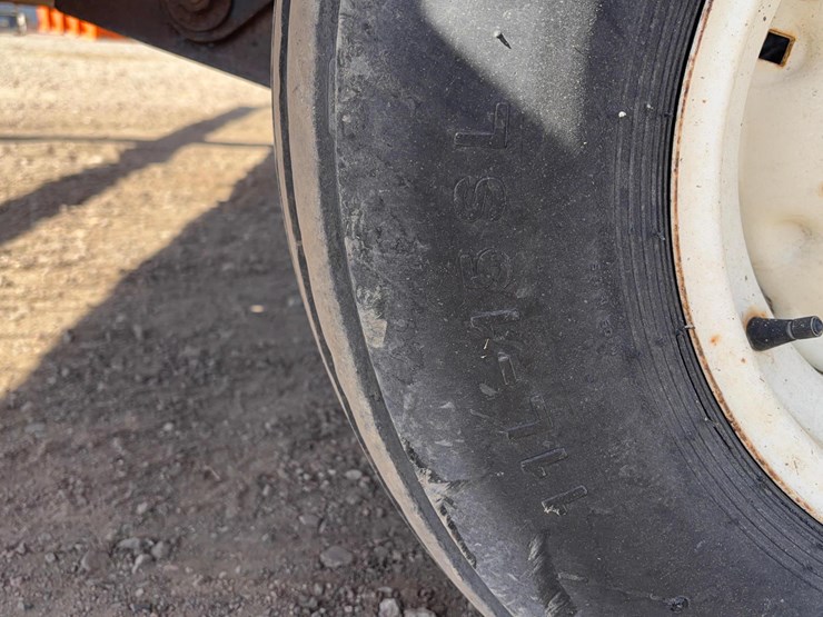 hesston-1160-image-20