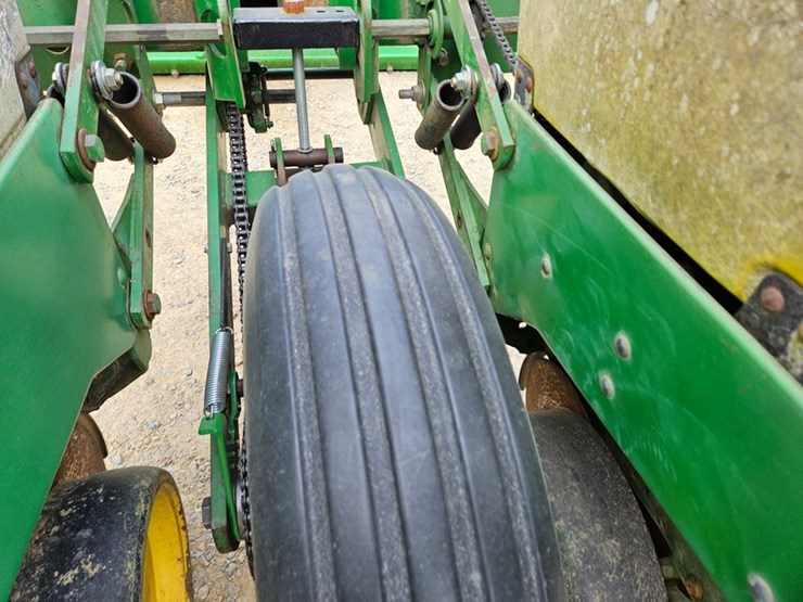 john-deere-7300-image-25