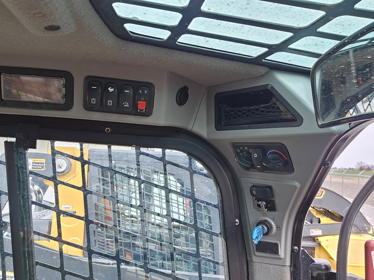 2022-caterpillar-279d3-image-11