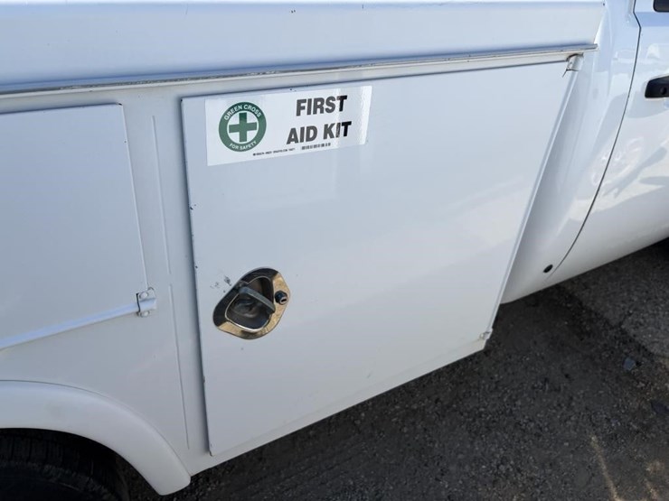 2011-chevrolet-2500-image-24