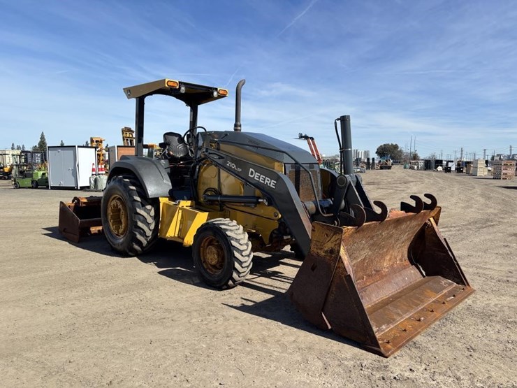 2017-deere-210lep-image-2