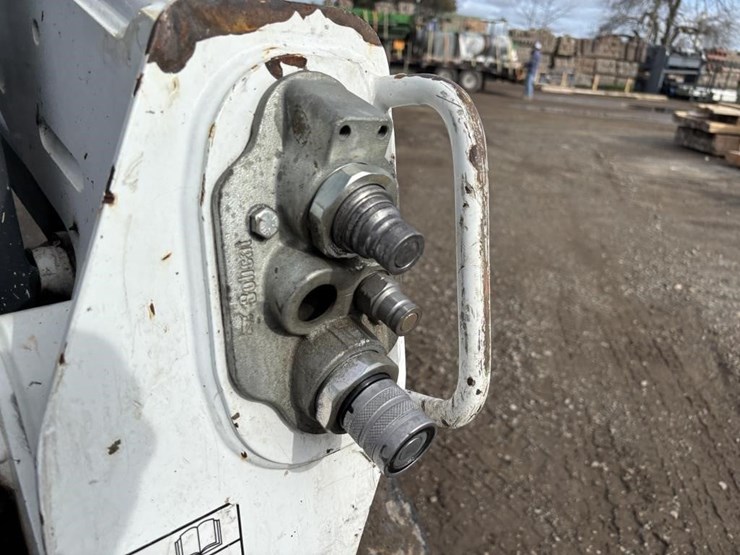 2021-bobcat-s590-image-6