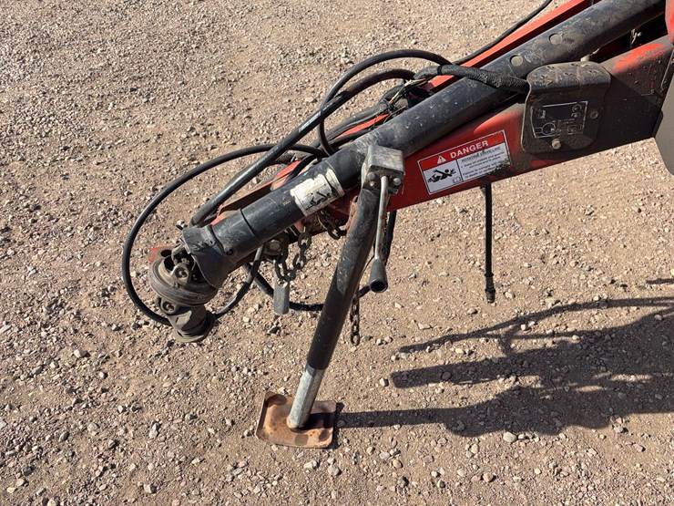 new-holland-br750-image-13