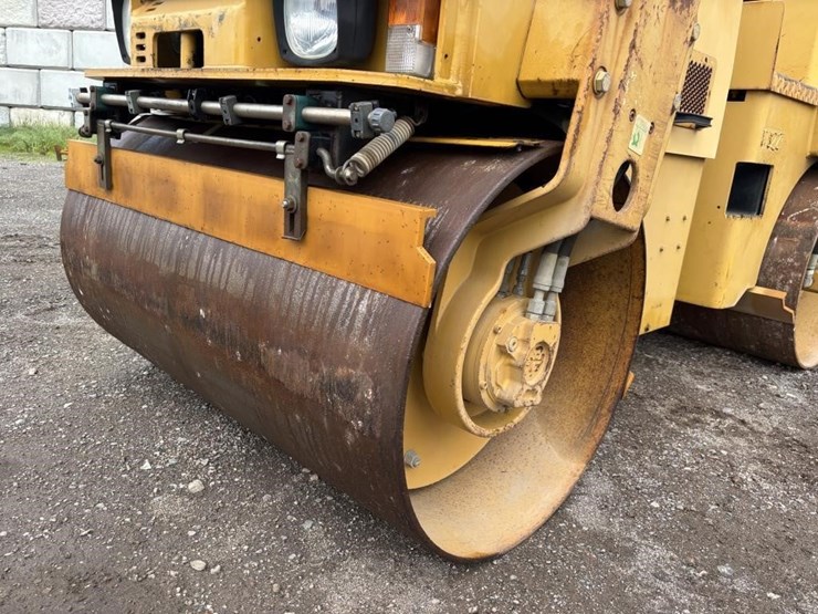 caterpillar-cb24-image-10