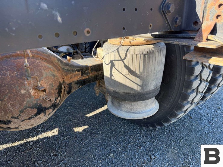 1995-freightliner-fld112-image-23