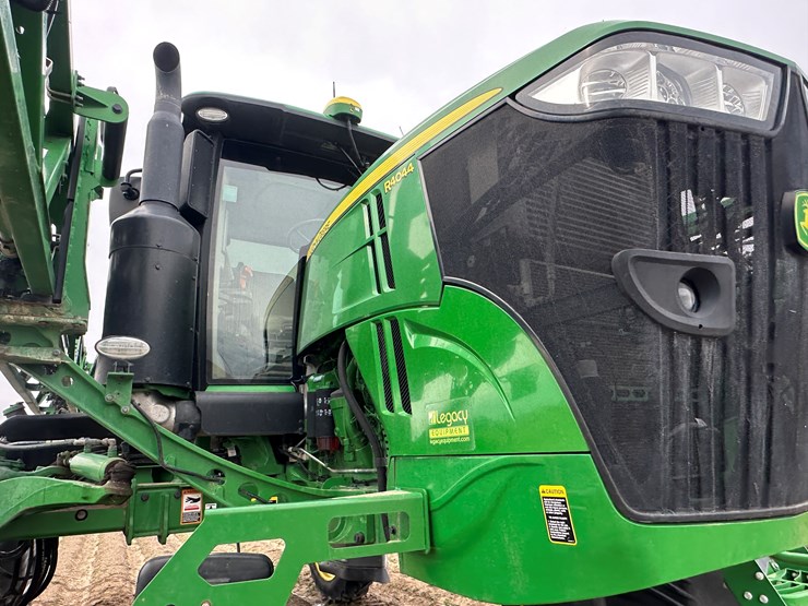 2021-john-deere-r4044-image-59