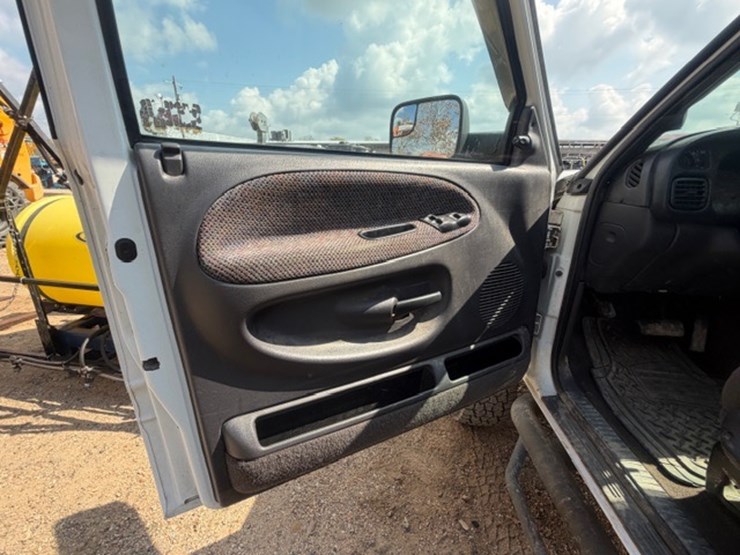 2002-dodge-ram-3500-image-26