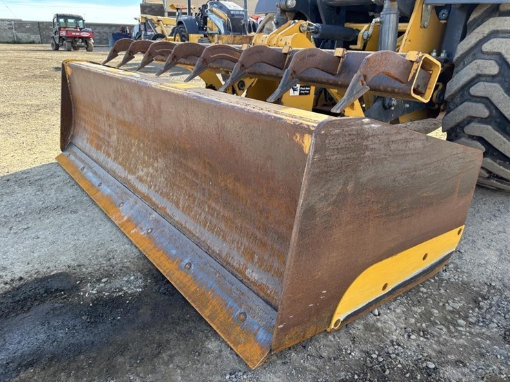 2018-deere-210lep-image-15