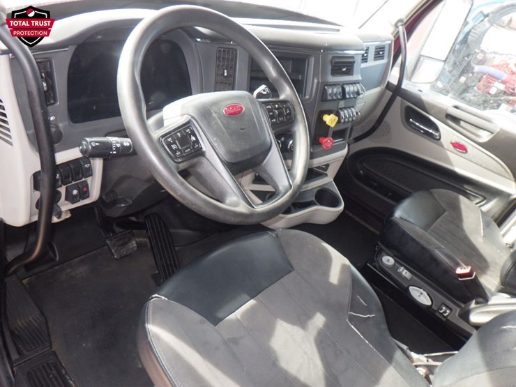 2023-peterbilt-579-image-17