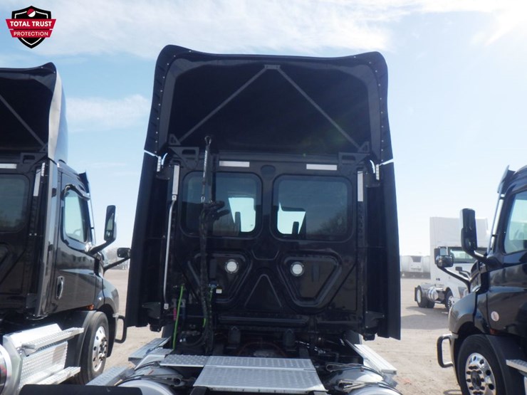 2022-freightliner-cascadia-116-image-10