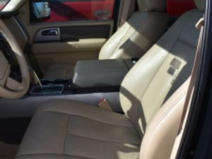 2014-ford-expedition-image-9