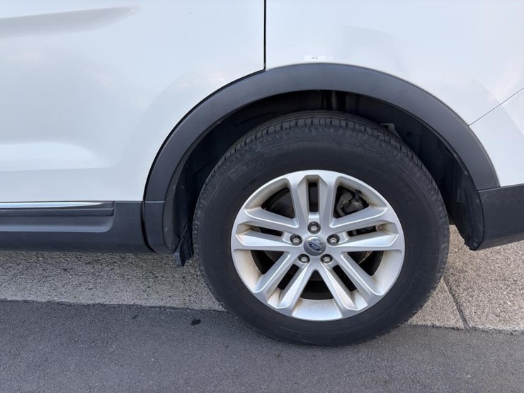 2011-ford-explorer-xlt-image-5