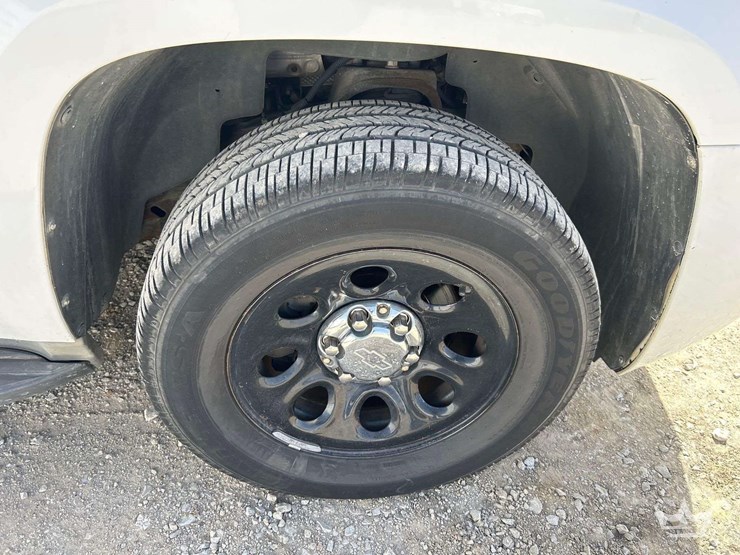 2010-chevrolet-tahoe-image-25