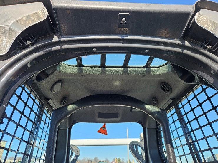 2019-bobcat-t595-image-8