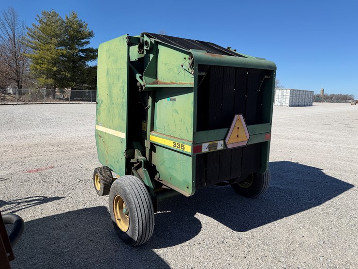 john-deere-335-image-5