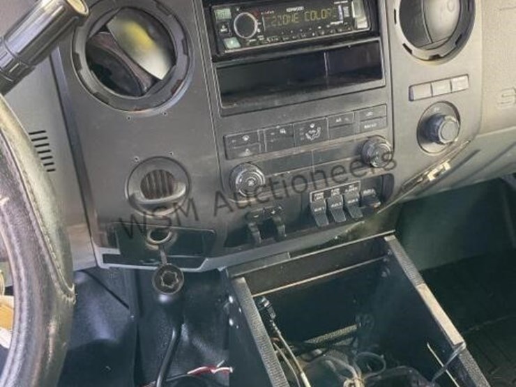 2015-ford-f550-image-22